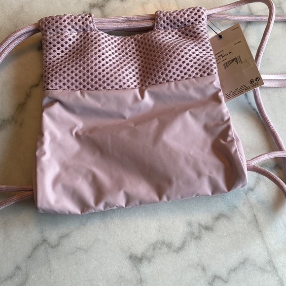 Cute lil’ Nike drawstring bag - Picture 2 of 2